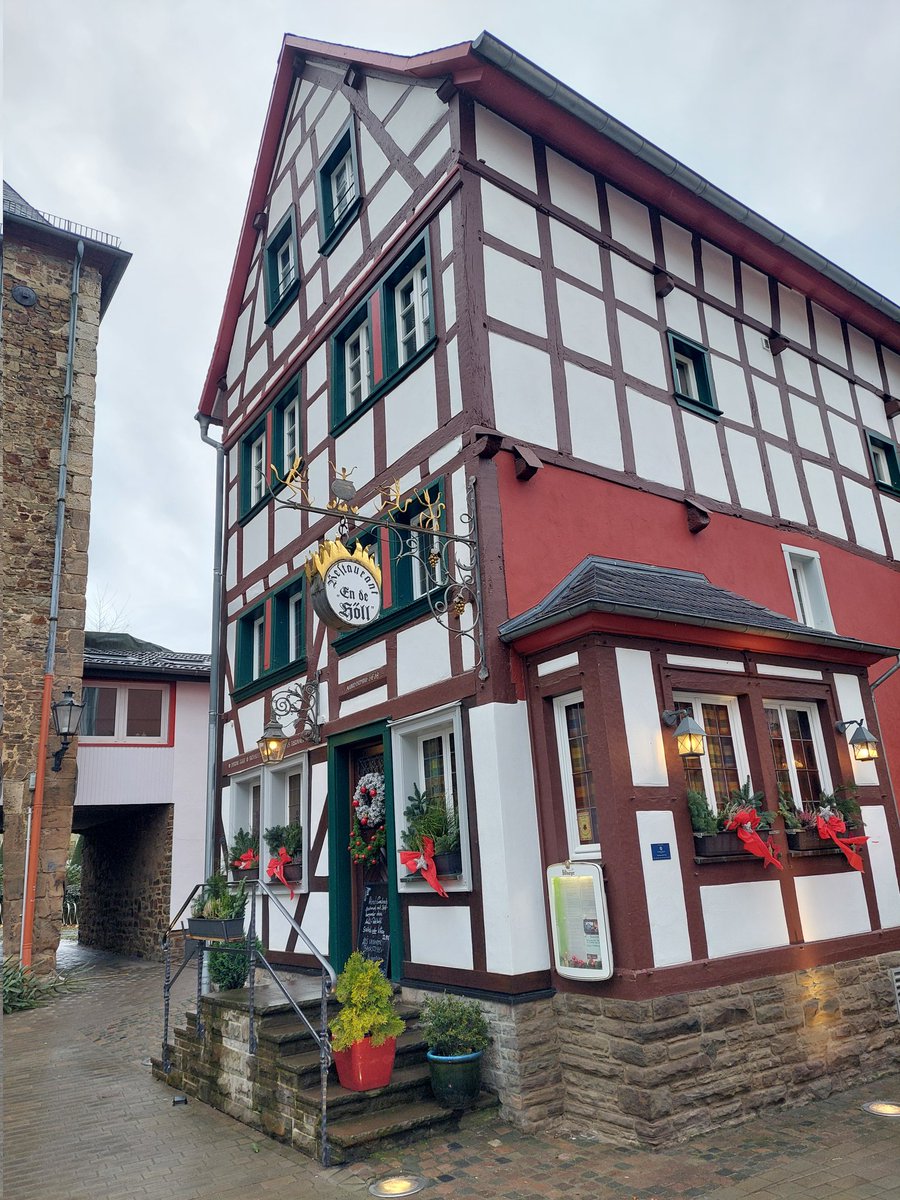 PascaleHans's tweet photo. Een leuk toeristenstadje in de Eifel in Duitsland is Bad Münstereifel 
#Duitsland #vakantie #Eifel #badmünstereifel https://t.co/NgjBQT1Ww4