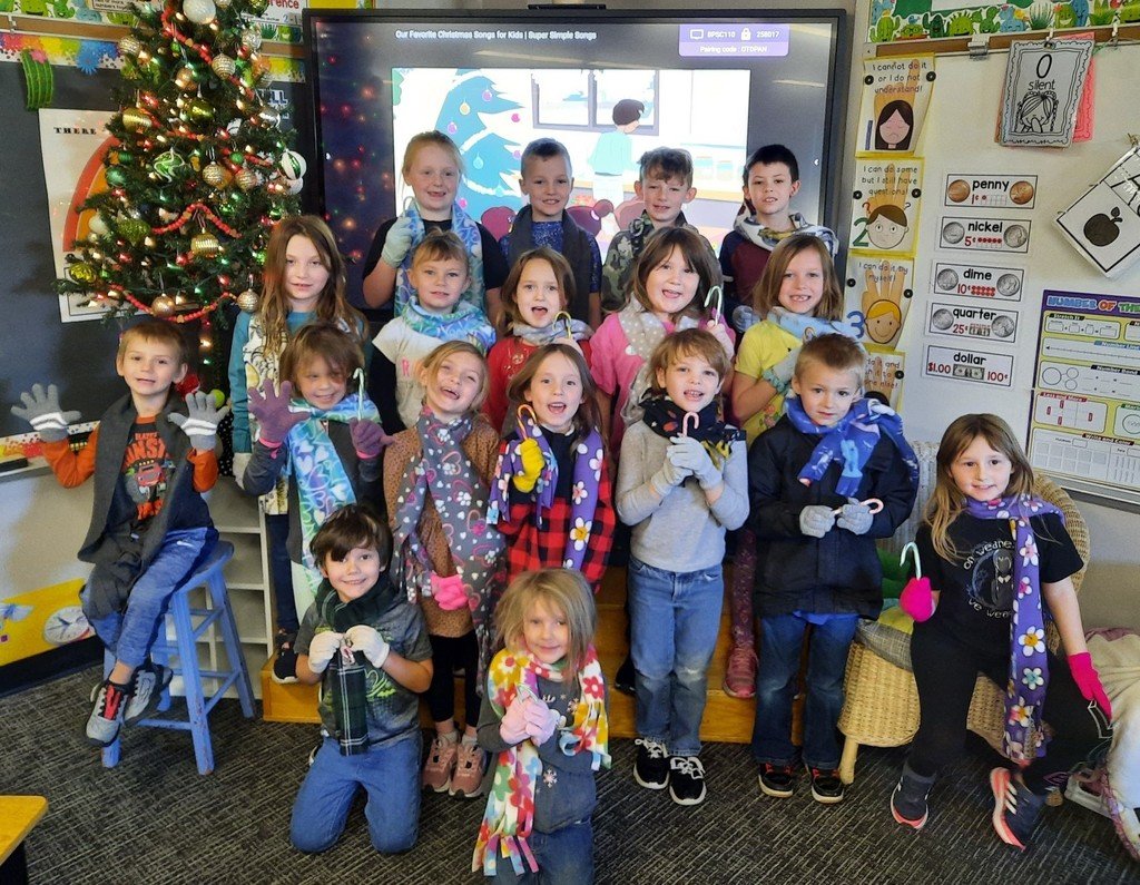 BlackfordSchls's tweet photo. How cool is this? 
Cornerstone Community Church of the Nazarene in Montpelier gifted each BPS 1st grader with a scarf, gloves, and candy cane!  (Look at those proud smiles!)
Thank you to everyone who made this possible for our students! ❤️ We appreciate you! https://t.co/T9YUjj9WRd