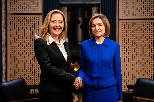 Maia Sandu (President of Moldova) made a surprise visit to Romania today to meet Elena Lasconi and announce she will be voting for her! Multumim Maia Sandu!🇲🇩🇷🇴