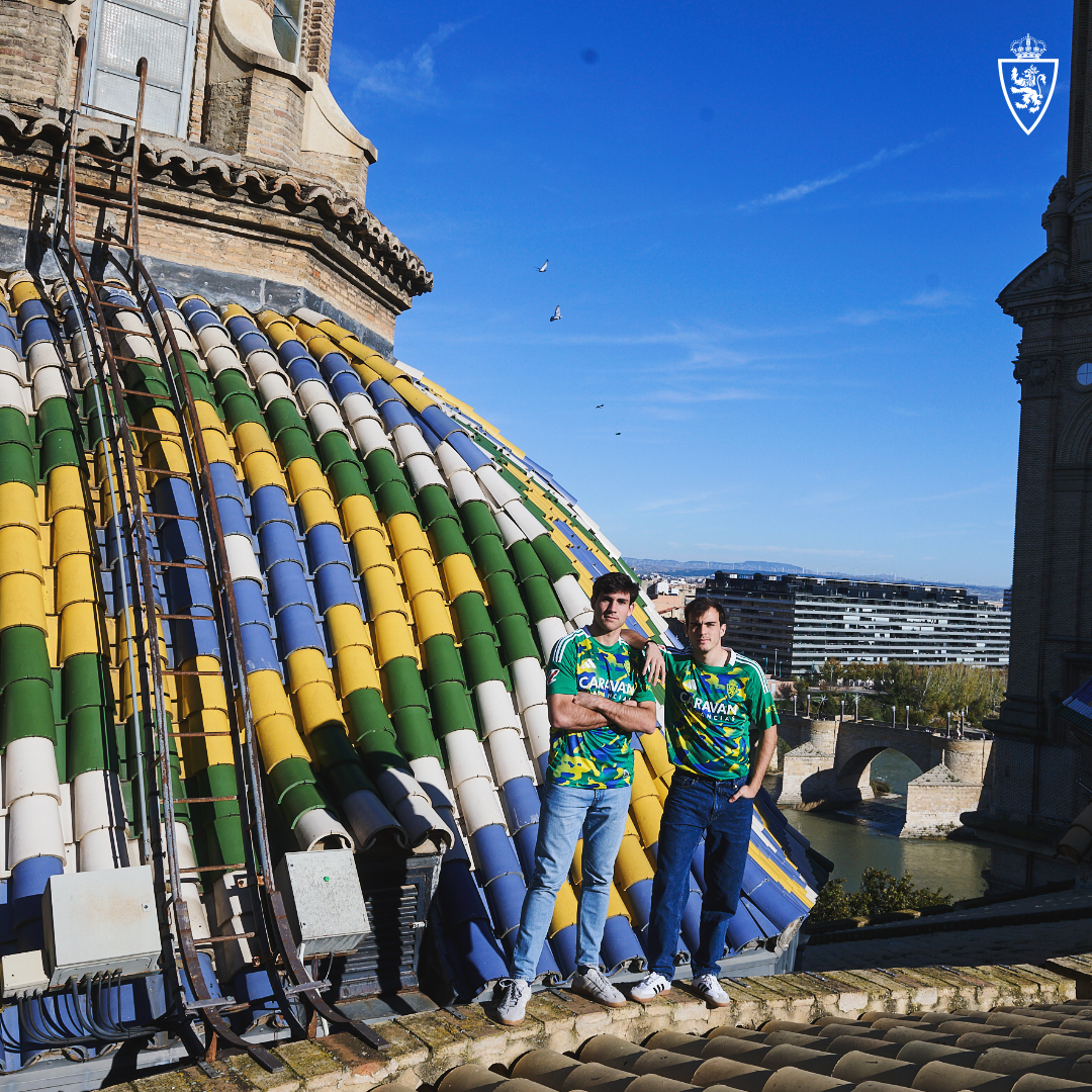 RealZaragoza's tweet photo. 🆕 ¡Nuestra 𝑪𝑨𝑴𝑰𝑺𝑬𝑻𝑨 𝑨𝑾𝑨𝒀 24/25 inspirada en las cúpulas de la Basílica del Pilar! 

❗️¡Una edición limitada y numerada de tan sólo 3.500 unidades!