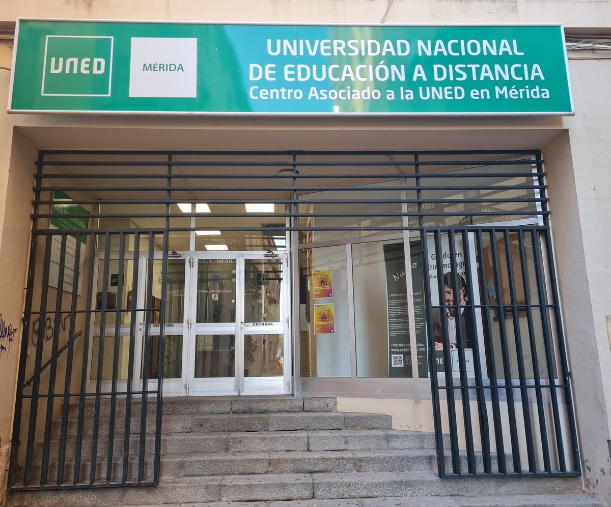 El Centro permanecerá cerrado desde el día 6 al 10 de diciembre de 2024 ambos inclusive.

Las tutorías continuarán con normalidad a partir del día 11 de diciembre del 2024.

El día 10 de diciembre el Centro y sus dependencias permanecerá cerrado por ser festivo local en Mérida.