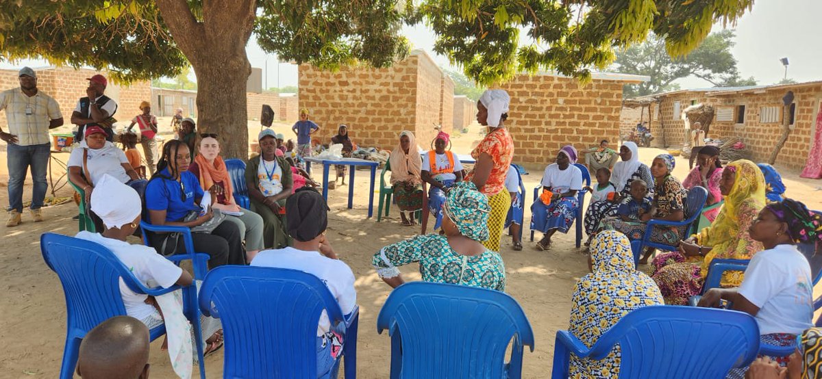 UNHCRCIV's tweet photo. Interacting with @StatePRM officials Russell Bernstein &amp; Julia Herrle, displaced Burkinabes living in Côte d'Ivoire said that they feel safe since they fled to 🇨🇮. They appealed for improvement of services and support to engage in economic and productive activities. https://t.co/V4YNHYFLzp