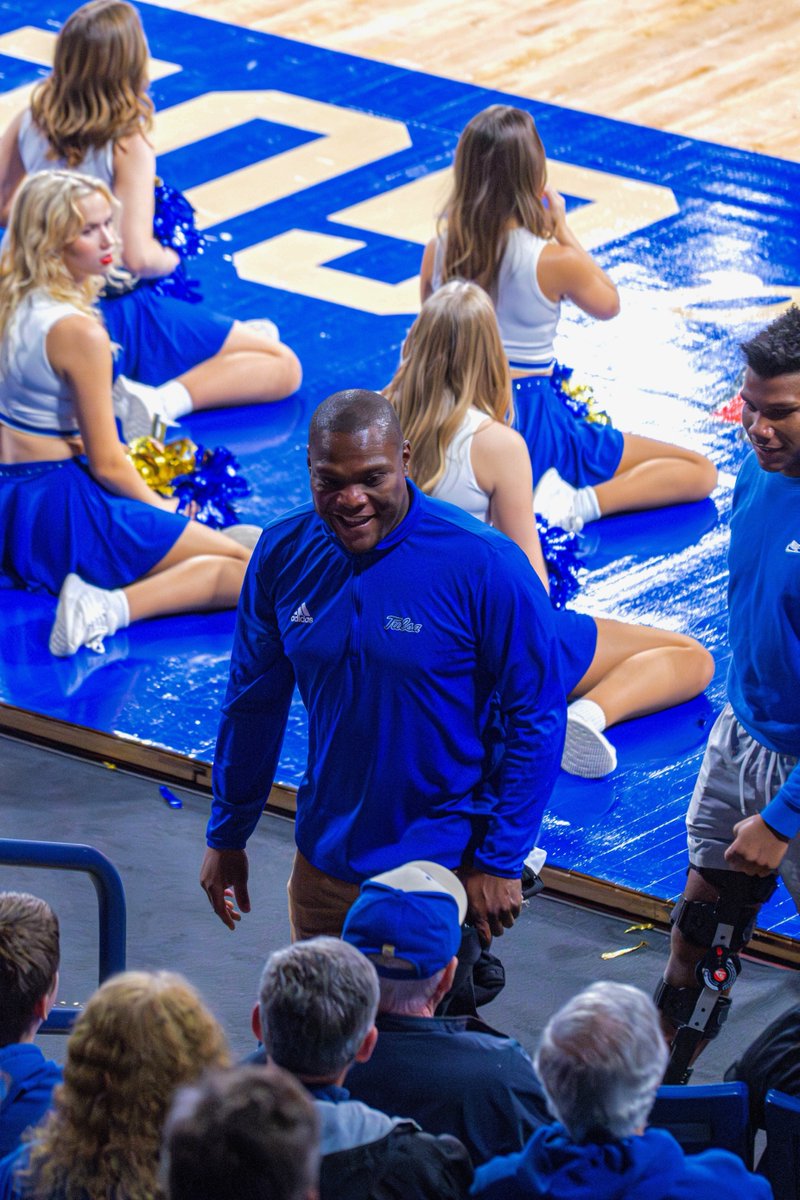 Tulsa's newly inaugurated Mayor <a href="/MoNichols/">Monroe Nichols</a> shows us what it means to be Loyal, Always True. 👑🌀 Nichols (BA ’06) sat courtside during the Wednesday night @TUMBasketball vs. <a href="/okstate/">Oklahoma State Univ.</a> game. He's a former <a href="/TulsaFootball/">Tulsa Football</a> student-athlete &amp; a big supporter of <a href="/TulsaHurricane/">Tulsa Golden Hurricane</a> Athletics