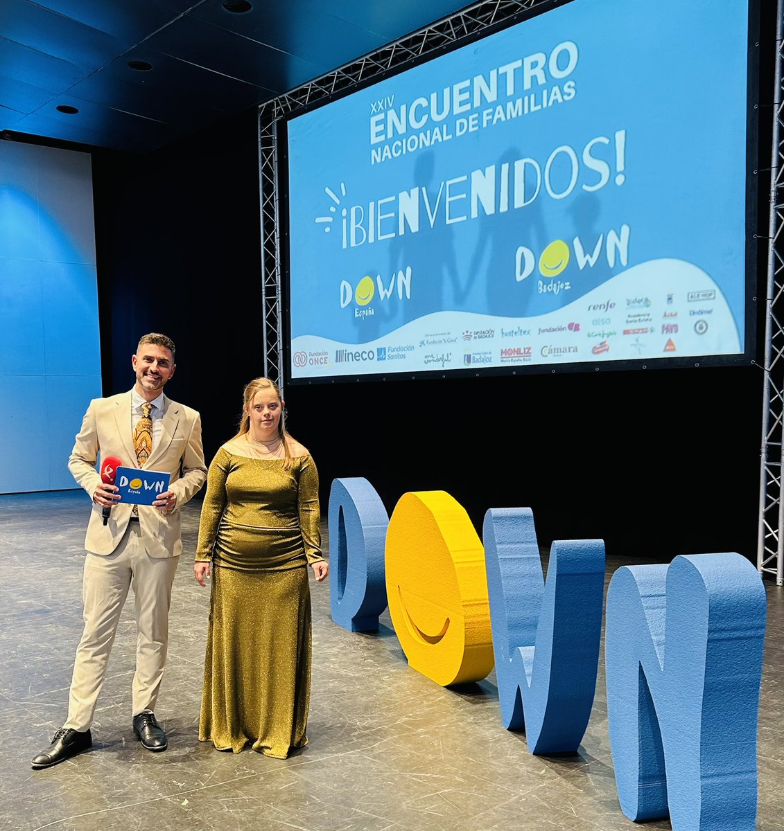 DOWN ESPAÑA (@downespana) on Twitter photo El periodista José Domingo y Victoria Mena, una joven con síndrome de Down de <a href="/DownBadajoz/">Down Badajoz</a>, presentan con desparpajo e ilusión esta gala con la que se inicia un fin de semana repleto de actividades y talleres para toda la familia. ¡Muchas gracias!
#SindromeDown #ENF2024 El periodista José Domingo y Victoria Mena, una joven con síndrome de Down de <a href="/DownBadajoz/">Down Badajoz</a>, presentan con desparpajo e ilusión esta gala con la que se inicia un fin de semana repleto de actividades y talleres para toda la familia. ¡Muchas gracias!
#SindromeDown #ENF2024
