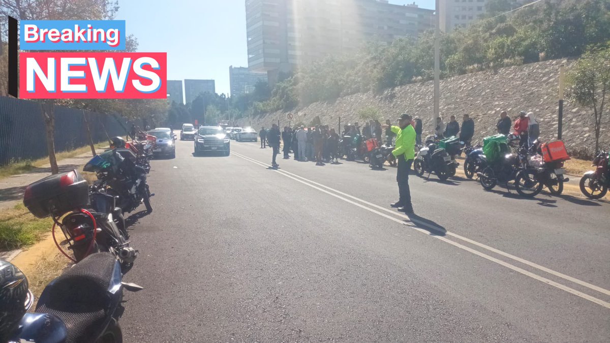 EnlaceTAguilas's tweet photo. #liberado gracias a la Mejor #ZonaVial5 la vialidad está restablecida sobre la glorieta de Vasco de Quiroga
Gracias #Anubis #Rayo5 #Rayo5-4 @OVIALCDMX https://t.co/nNIwV3YJoz