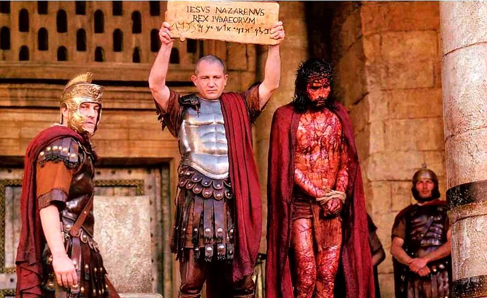 Alexalvz12's tweet photo. La película fue acusada de violencia extrema, antisemitismo y mucha mucha sangre. Mel Gibson declaró al respecto: "Yo quería que fuera explícita (...) para que vieran que alguien pudo soportar todo ello y, sin embargo, continuar transmitiendo amor y perdón". https://t.co/Tz82gJ9Pb0