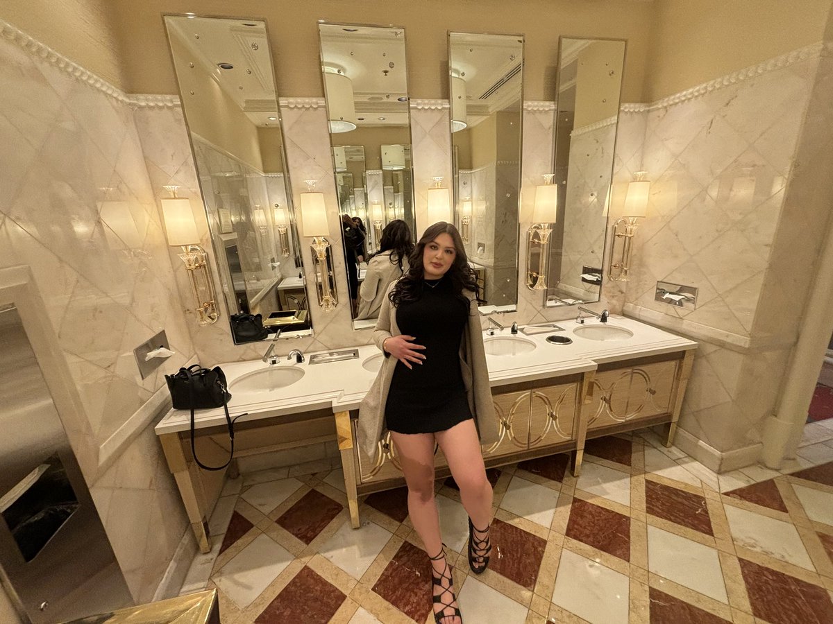 princess_wand_'s tweet photo. Bathroom pics 🙈 https://t.co/iB2itXrund