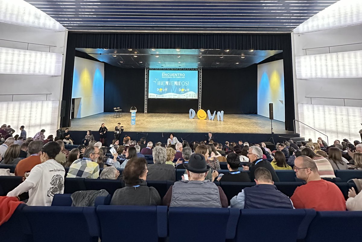 DOWN ESPAÑA (@downespana) on Twitter photo ¡Comienza la inauguración de nuestro Encuentro Nacional de Familias de Personas con
síndrome de Down! Los presidentes de <a href="/DownEspana/">DOWN ESPAÑA</a> y <a href="/DownBadajoz/">Down Badajoz</a> dan la
bienvenida a las más de 620 personas asistentes de toda España y a las autoridades. ¡¡Muchas gracias por acompañarnos en este ¡Comienza la inauguración de nuestro Encuentro Nacional de Familias de Personas con
síndrome de Down! Los presidentes de <a href="/DownEspana/">DOWN ESPAÑA</a> y <a href="/DownBadajoz/">Down Badajoz</a> dan la
bienvenida a las más de 620 personas asistentes de toda España y a las autoridades. ¡¡Muchas gracias por acompañarnos en este