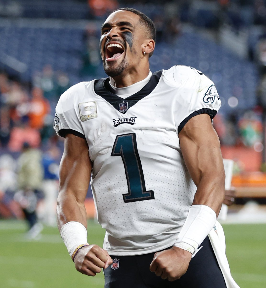 MLFootball's tweet photo. HISTORY: #Eagles QB Jalen Hurts can become the FIRST PLAYER IN THE NFL to have three, 9+ game win streaks in his first five seasons since 1950.

 🤯

Hurts has been special to start his career. https://t.co/dqgtQVsIIL