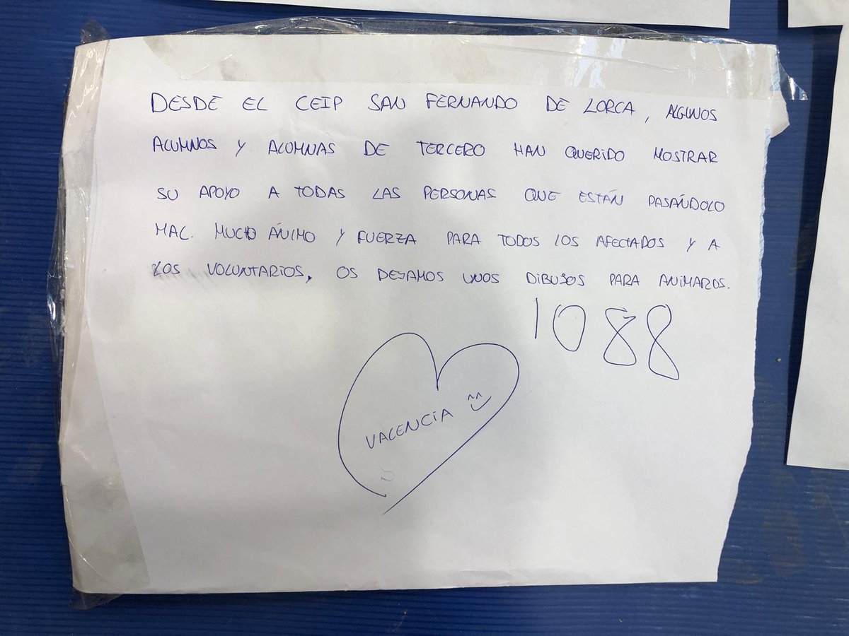 EMPmendezparada's tweet photo. Que mayor satisfacción para la EMP que recibir y gestionar la ayuda humanitaria donada por nuestros vecinos de Lorca, del 🏫 @ceipsanfernandolorca.
Y más alegría y emoción aún cuando viene acompañada de los ánimos de sus alumnos 👨‍🎓👩‍🎓a los afectados por la #DANA. 💪
@EjercitoAire https://t.co/yKJBZwYTyE