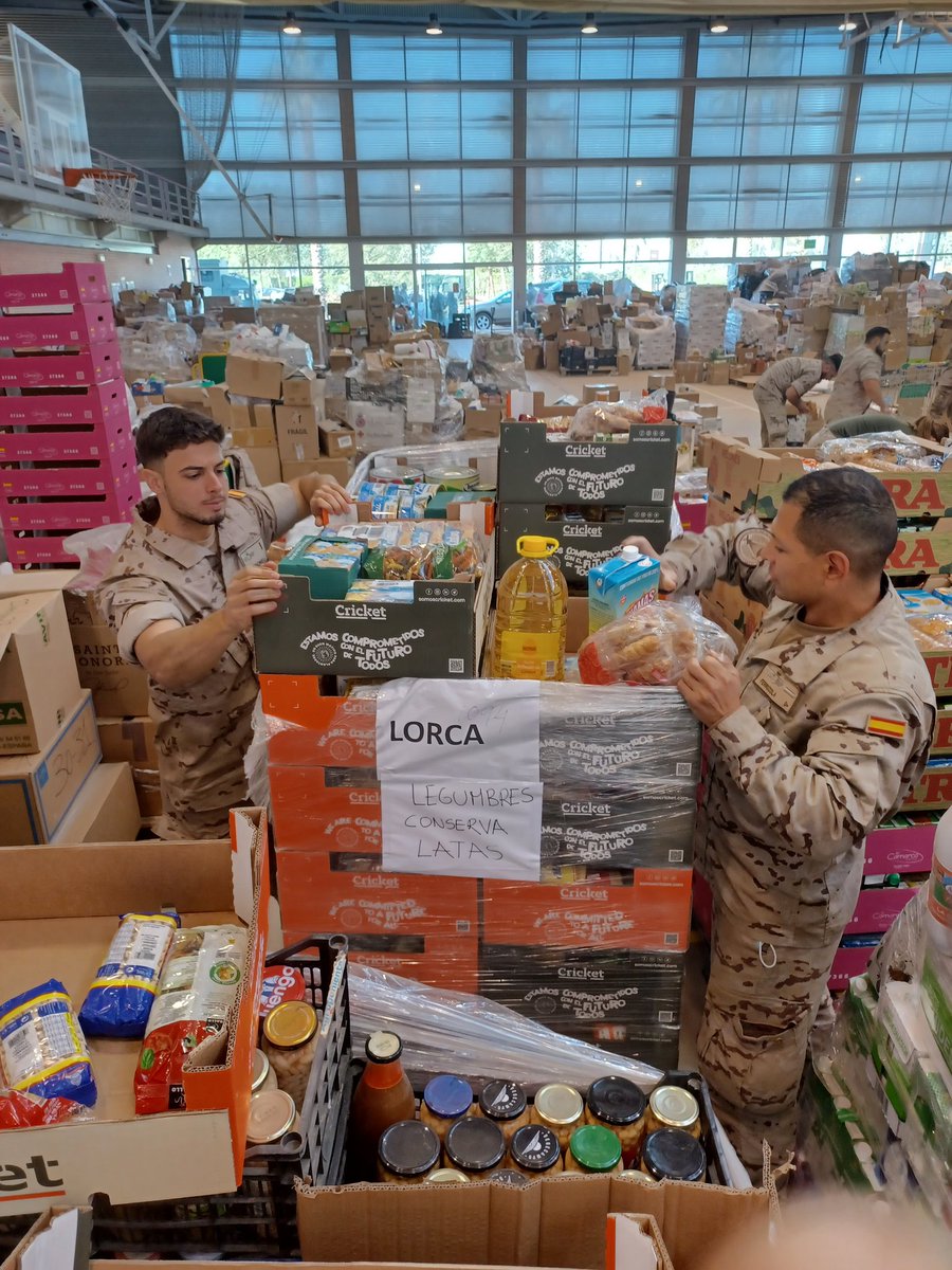 EMPmendezparada's tweet photo. Que mayor satisfacción para la EMP que recibir y gestionar la ayuda humanitaria donada por nuestros vecinos de Lorca, del 🏫 @ceipsanfernandolorca.
Y más alegría y emoción aún cuando viene acompañada de los ánimos de sus alumnos 👨‍🎓👩‍🎓a los afectados por la #DANA. 💪
@EjercitoAire https://t.co/yKJBZwYTyE