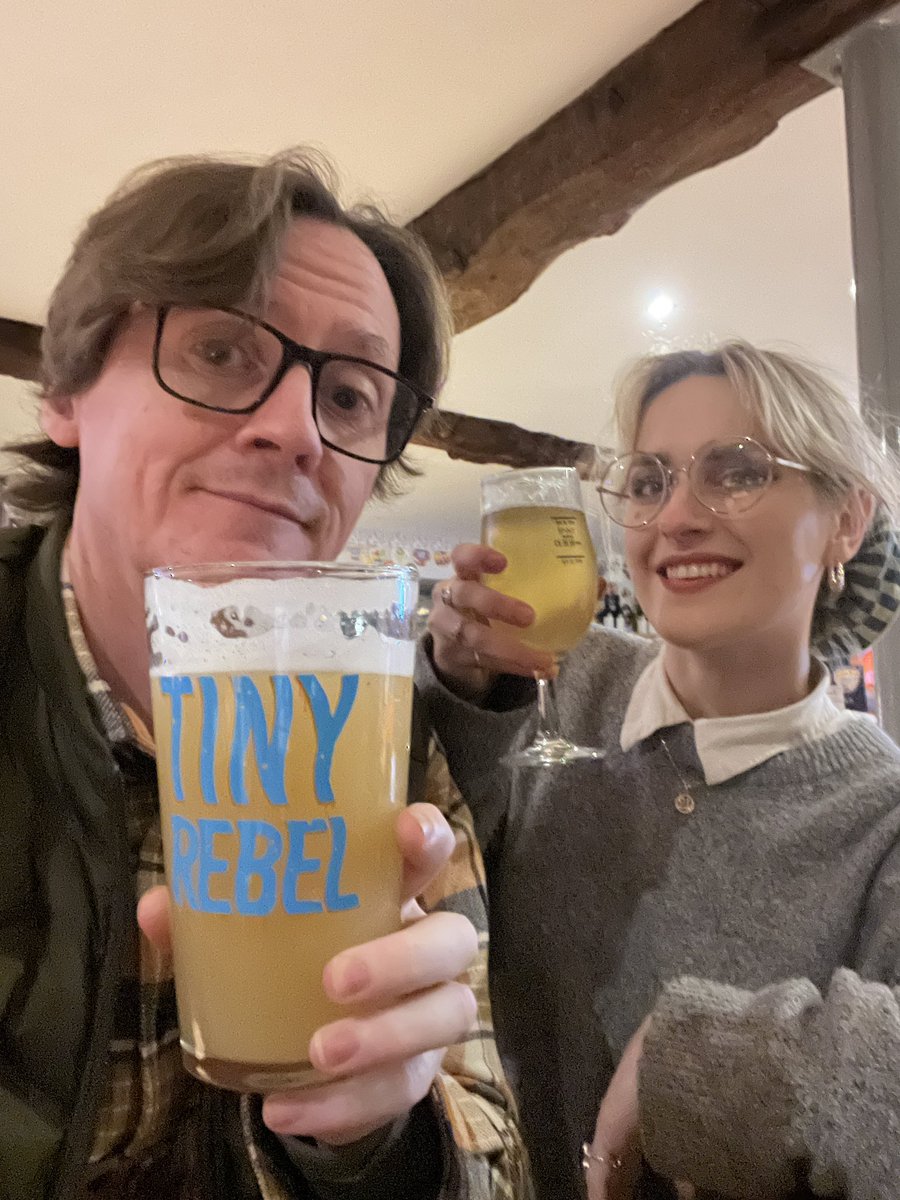 Back in one of my favourite drinking holes, BCM in Evesham for a #preshowpint of <a href="/tinyrebelbrewco/">Tiny Rebel</a> “Sertified Simcoe”. Support act @AmyFMatthews is on a <a href="/deyabrewery/">DEYA</a> “Albito Pasta” 0.5%