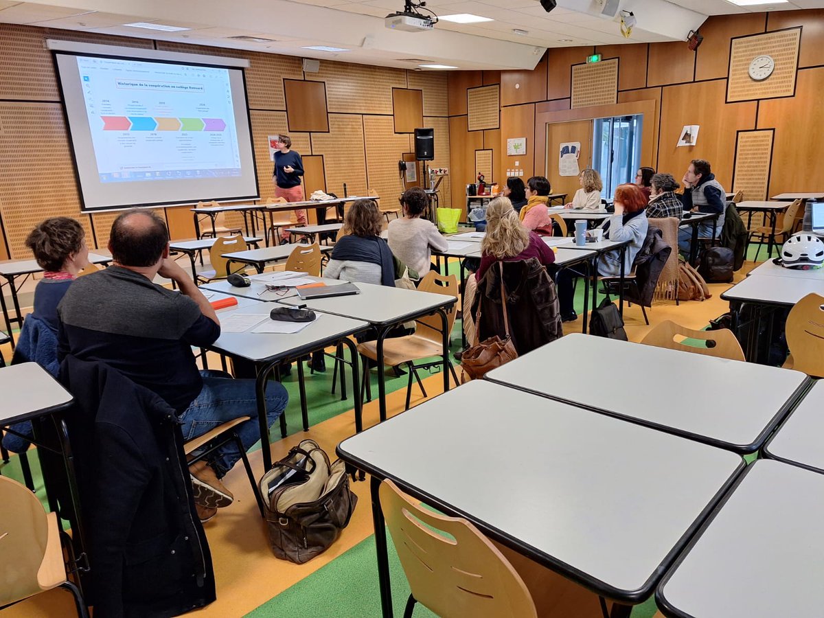Après-midi studieuse au Lycée Courier de Tours.
Présentation passionnante du collège Ronsard qui met en place des classes coopératives, lesquelles ont un véritable impact sur la réflexion des enseignants en termes de posture.
<a href="/ac_orleanstours/">Académie d'Orléans-Tours</a> <a href="/dsden37/">DSDEN d'Indre-et-Loire - Académie d'Orléans-Tours</a>