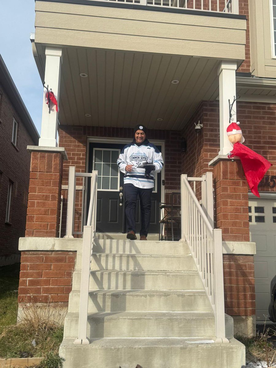 NadeemAkbar2026's tweet image. Kicking off December with a weekend of canvassing in Burlington North-Milton West! Despite the cold, connecting with residents and hearing your priorities keeps us energized and focused on building a stronger community.

#TimeForChange #TrudeauHasToGo #ConservativeSolutions