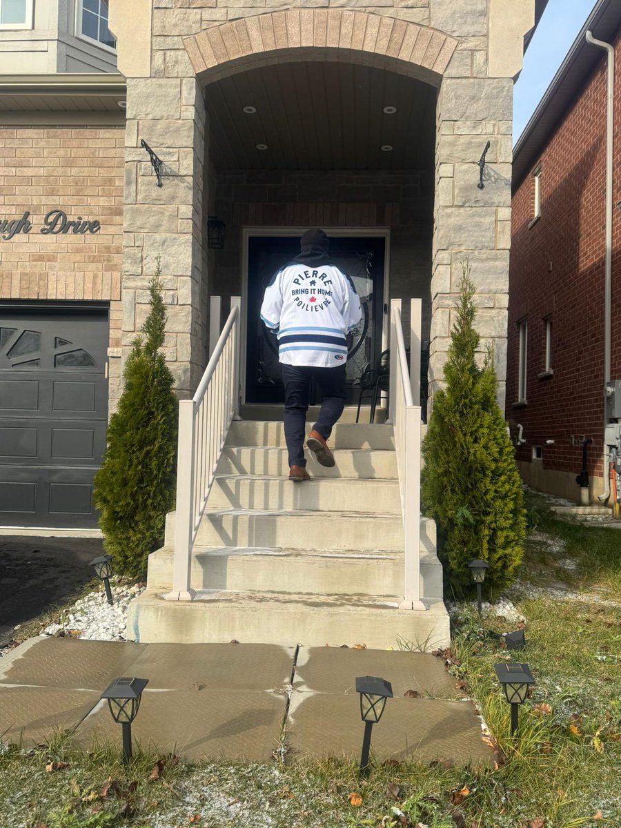 NadeemAkbar2026's tweet image. Kicking off December with a weekend of canvassing in Burlington North-Milton West! Despite the cold, connecting with residents and hearing your priorities keeps us energized and focused on building a stronger community.

#TimeForChange #TrudeauHasToGo #ConservativeSolutions