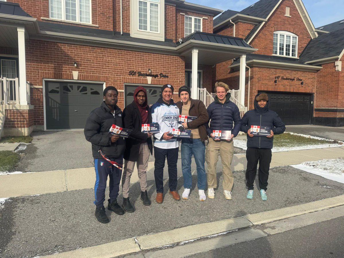 NadeemAkbar2026's tweet image. Kicking off December with a weekend of canvassing in Burlington North-Milton West! Despite the cold, connecting with residents and hearing your priorities keeps us energized and focused on building a stronger community.

#TimeForChange #TrudeauHasToGo #ConservativeSolutions