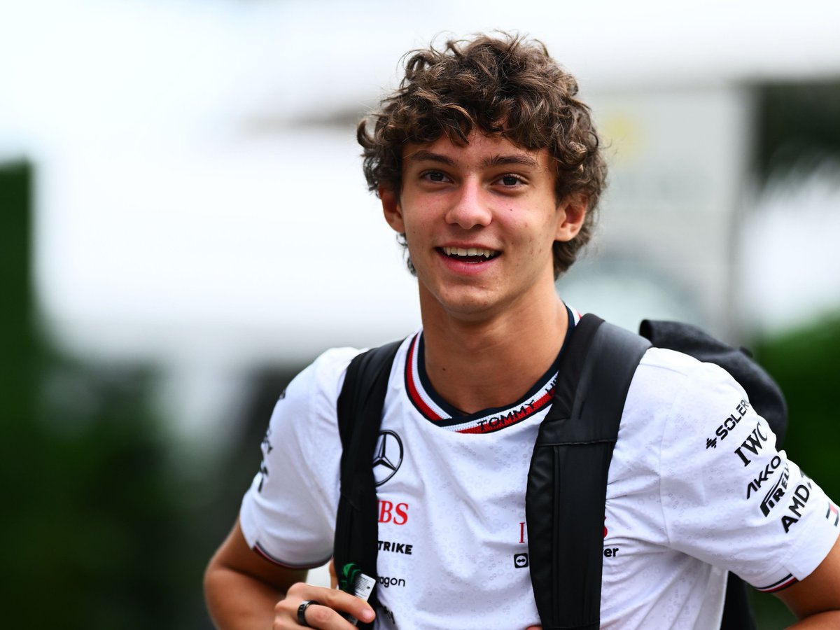 Este muchachin recién salido del instituto va a retirar a Georgina