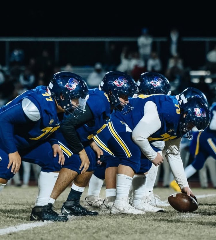 Coach_KMainoJr's tweet image. You answered the call. You lived up to and exceeded the expectations. Playing OL at Shafter is not easy at all, but you have left your brick in the wall. The future is brighter because of you. I’ll always love and cherish this unit.  #ShafterSurfCo 🏄‍♂️ #SurfOrDie🦈 🖤