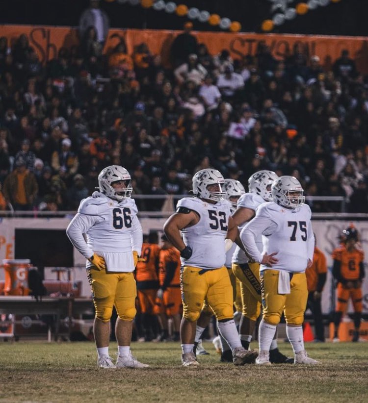 Coach_KMainoJr's tweet image. You answered the call. You lived up to and exceeded the expectations. Playing OL at Shafter is not easy at all, but you have left your brick in the wall. The future is brighter because of you. I’ll always love and cherish this unit.  #ShafterSurfCo 🏄‍♂️ #SurfOrDie🦈 🖤