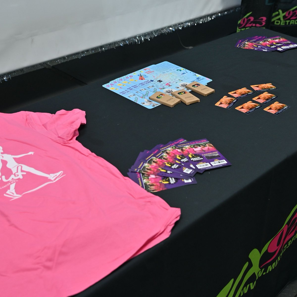 Last week, Mix 92.3 teamed up with us once again for the annual Steve Harvey Turkey Giveaway! We would like to send a big thank you to Mix 92.3 for their continued support in making this event a success and spreading holiday cheer to our community!

#detroit #steveharvey