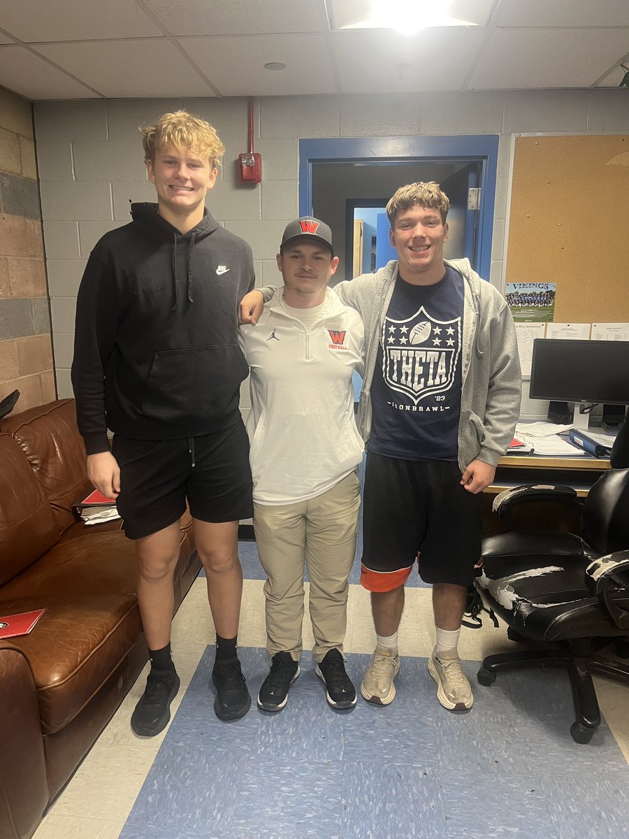 Thank you <a href="/TheCoachJMarsh/">Justin Marshall</a> for meeting with me! <a href="/KrisB_1/">Kristopher Baldwin</a> #WesternOregon #Football #TightEnd3