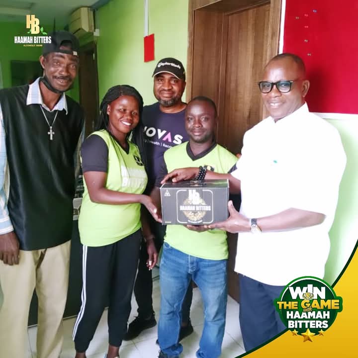 cristi2_emma's tweet photo. Mua @ the presentation of haamah bitters @ Odua fm 106.9 far right Jonny Onadeko GM.. Stay healthy this Yuletide season https://t.co/eqBHsI3G24