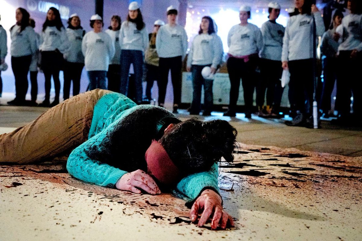 sortuEH's tweet image. 🩸Erailketak indarkeria matxistaren adierazpenik gordinenak dira, eta hari aurre egiteko gainerako milaka aurpegiak ere errotik erauzi behar ditugu; baita, halaber, hari eusten dioten egiturak, praktikak eta sistema bera ere.