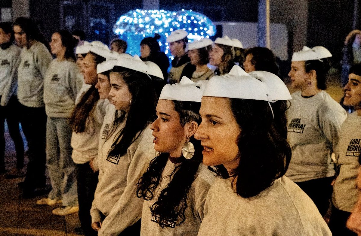 sortuEH's tweet image. 🩸Erailketak indarkeria matxistaren adierazpenik gordinenak dira, eta hari aurre egiteko gainerako milaka aurpegiak ere errotik erauzi behar ditugu; baita, halaber, hari eusten dioten egiturak, praktikak eta sistema bera ere.