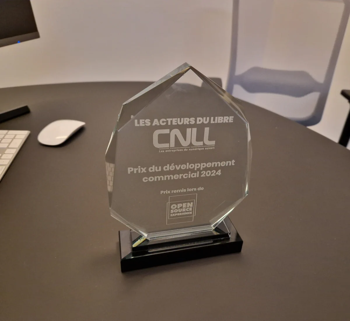 Photography of the "Acteurs du Libre" award received by QuantStack.