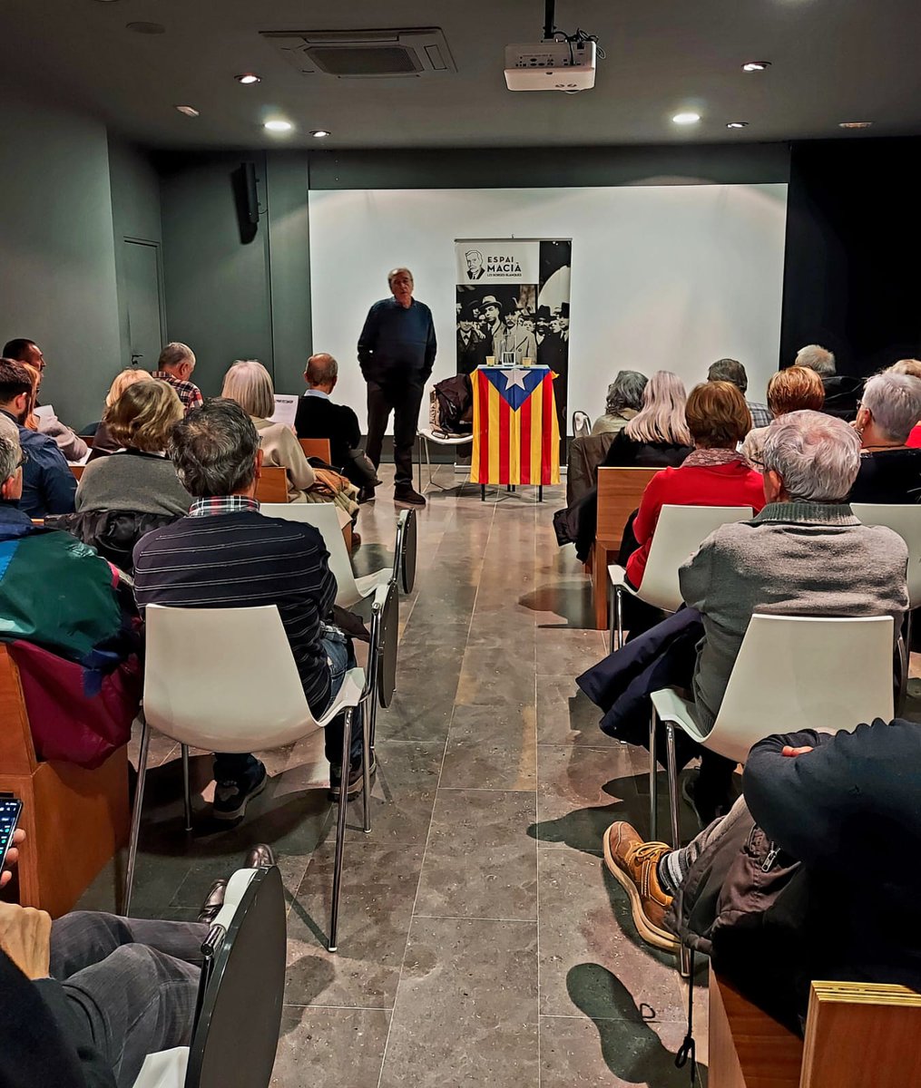 jordialsinaa's tweet photo. Avui a #BorgesBlanques ha marxat la boira i ha sortit un xic el ☀️ de la mà de Julià de Jòdar.
Organitzem-nos des de baix per poder guanyar-ho tot //*//
#LLUITANOVIOLENTA
@ANCLleidaSegria @julidejdarmuoz @Pesacapsada @vila_boix @pep_cruanyes @jaumevalls @joan_matamala https://t.co/ucBjooG3fb