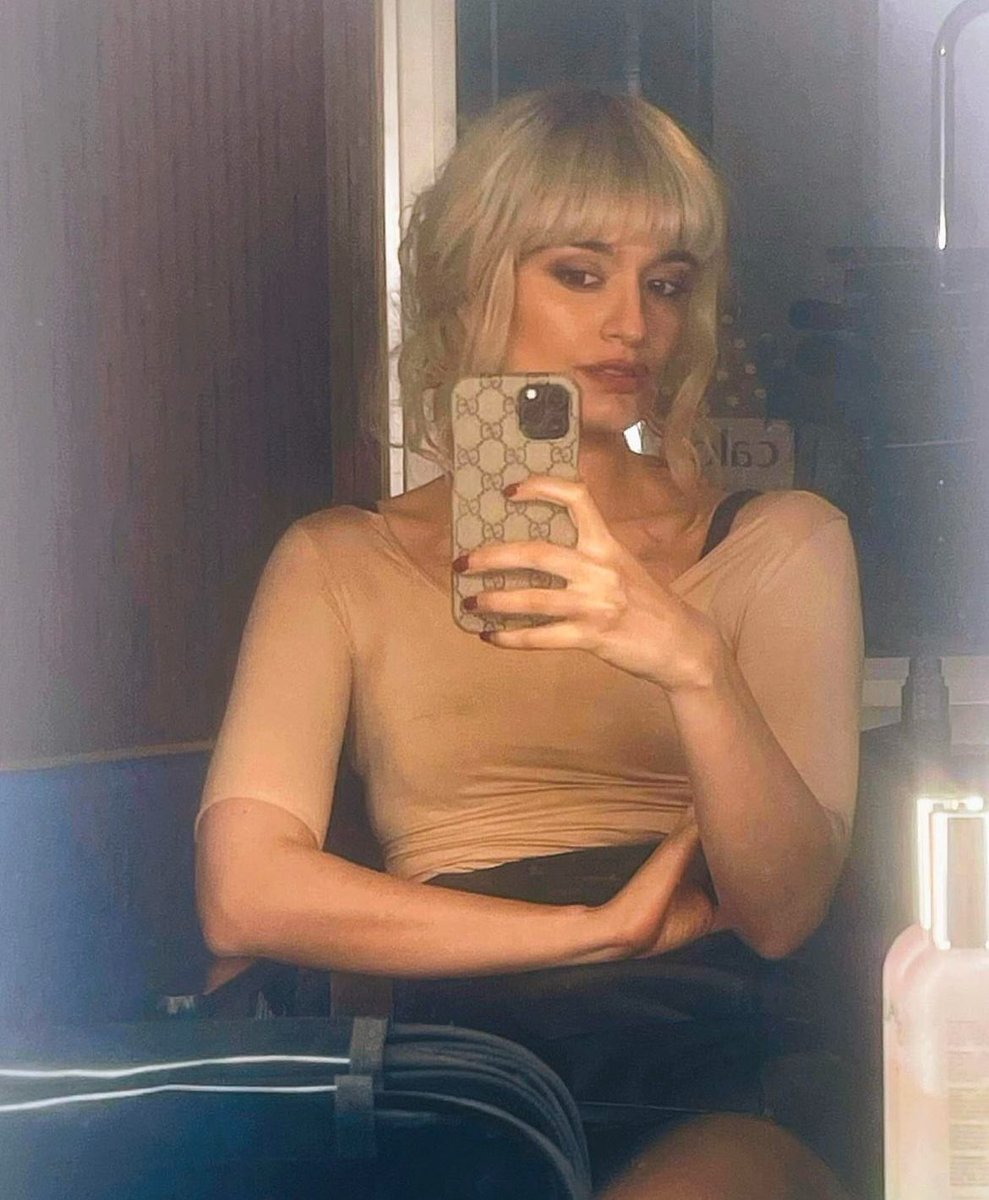 Europe2's tweet photo. . @claraluciani va jouer dans une comédie musicale ! Le film s’appelle « Joli Joli » et sera disponible dès le 25 décembre 🥰🎅🏻
Hâte qu’il sorte ! 🤩 https://t.co/J90rhyt6La