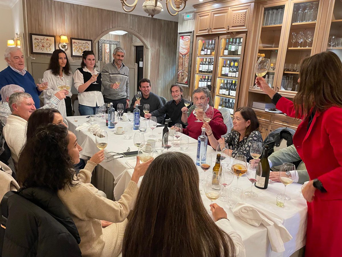 Equipo #AyFcorreduria brindando por el futuro!!

Graciaaaas!!! ❤️❤️❤️