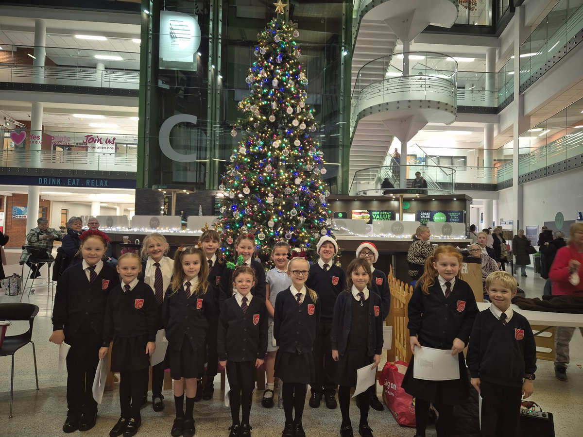 halfpennylane's tweet photo. Well done to HPL Christmas Choir, for spreading the Christmas cheer at Pindersfield Hospital this evening. #HPLChristmasChoir #PinderfieldsHospital https://t.co/wVH6CXxdlR