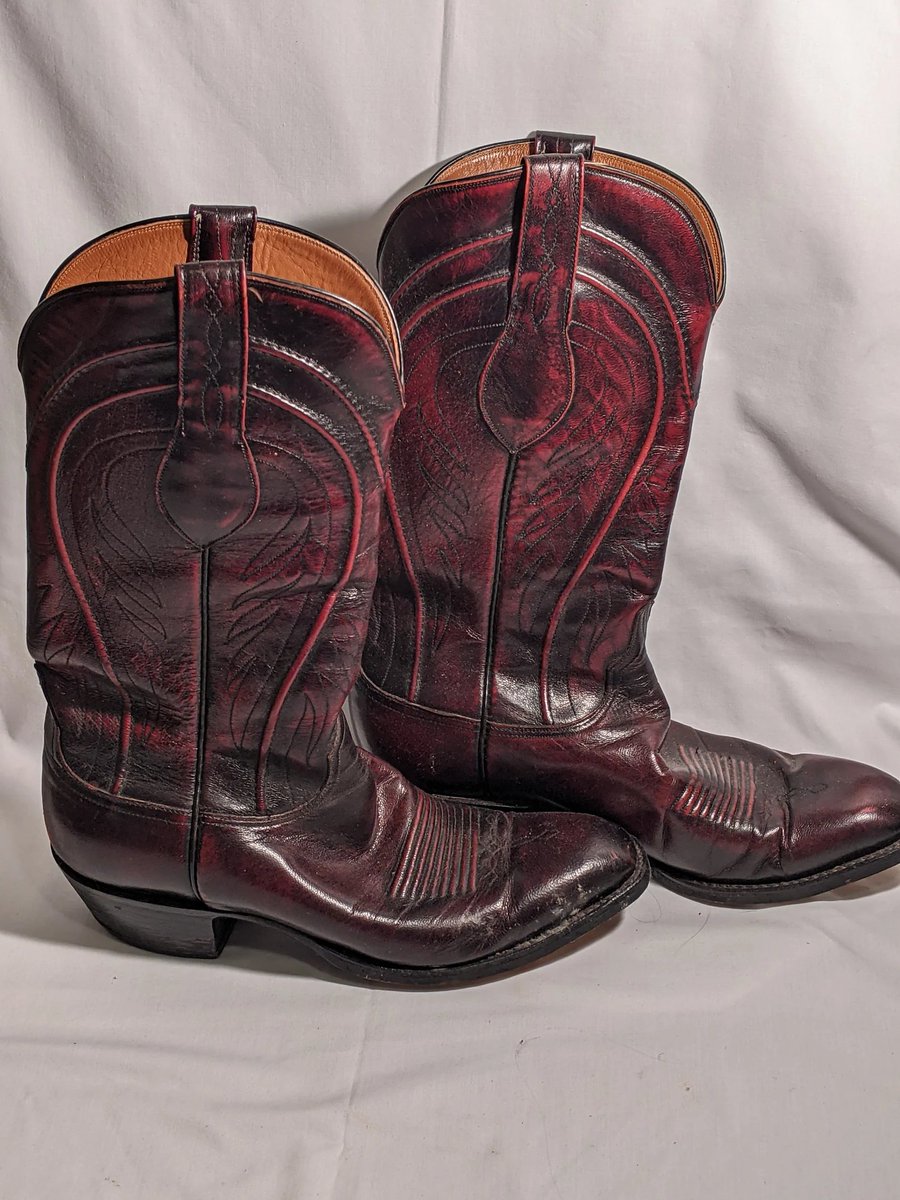 Boondockfinds's tweet photo. Lucchese 8.5E Western Boots Black Cherry Rounded Toe Vintage https://t.co/WigdBnHfeL via @Etsy #Boots #COWBOY #Cowgirl #rodeo #bootscoot #etsyvintage https://t.co/uV5NCCvAbe