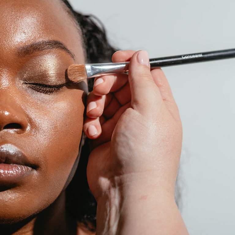 Get Christmas ready with urbasba

From parties to pampers urbabsa offers a full range or treatments to get you prepped for the festivities.

From manicured nails, to bouncy blow- dries and glowing skin. Take a look at what we offer!