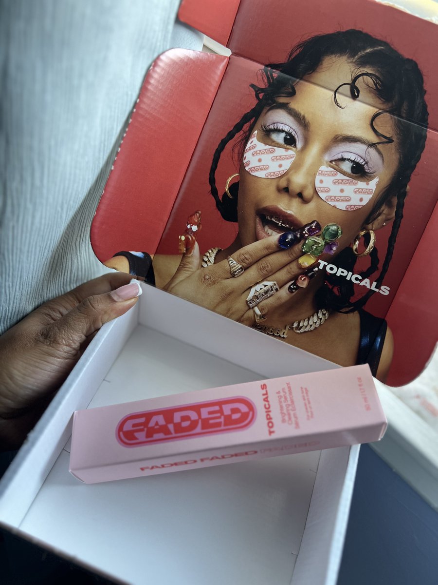 AlleaGee_'s tweet photo. I loveeee @topicals !! Thank you! Can’t wait to test this serum out. Getting in tune with TYB was a good decision. I don’t know I’m feeling like I’m one step away from a brand trip but..  that could just be me 💕💕💕💕

Btw, I thought this was a bday gift because of the timing😭 https://t.co/3aIxJsWssc