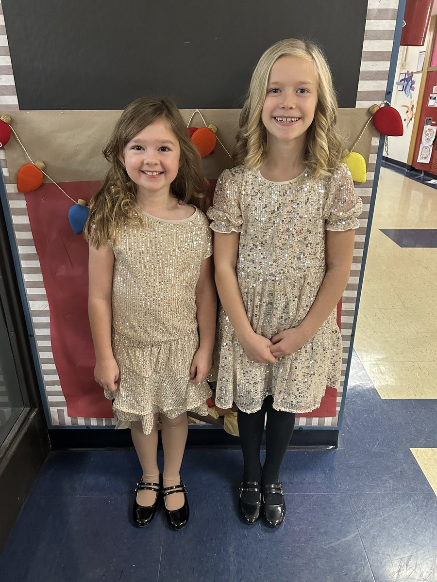 CushingColleen's tweet photo. All dolled up for our winter show! #IBelonginEvergreen #sw2ndgrade @EPSD124 https://t.co/qYcwCrRTcl