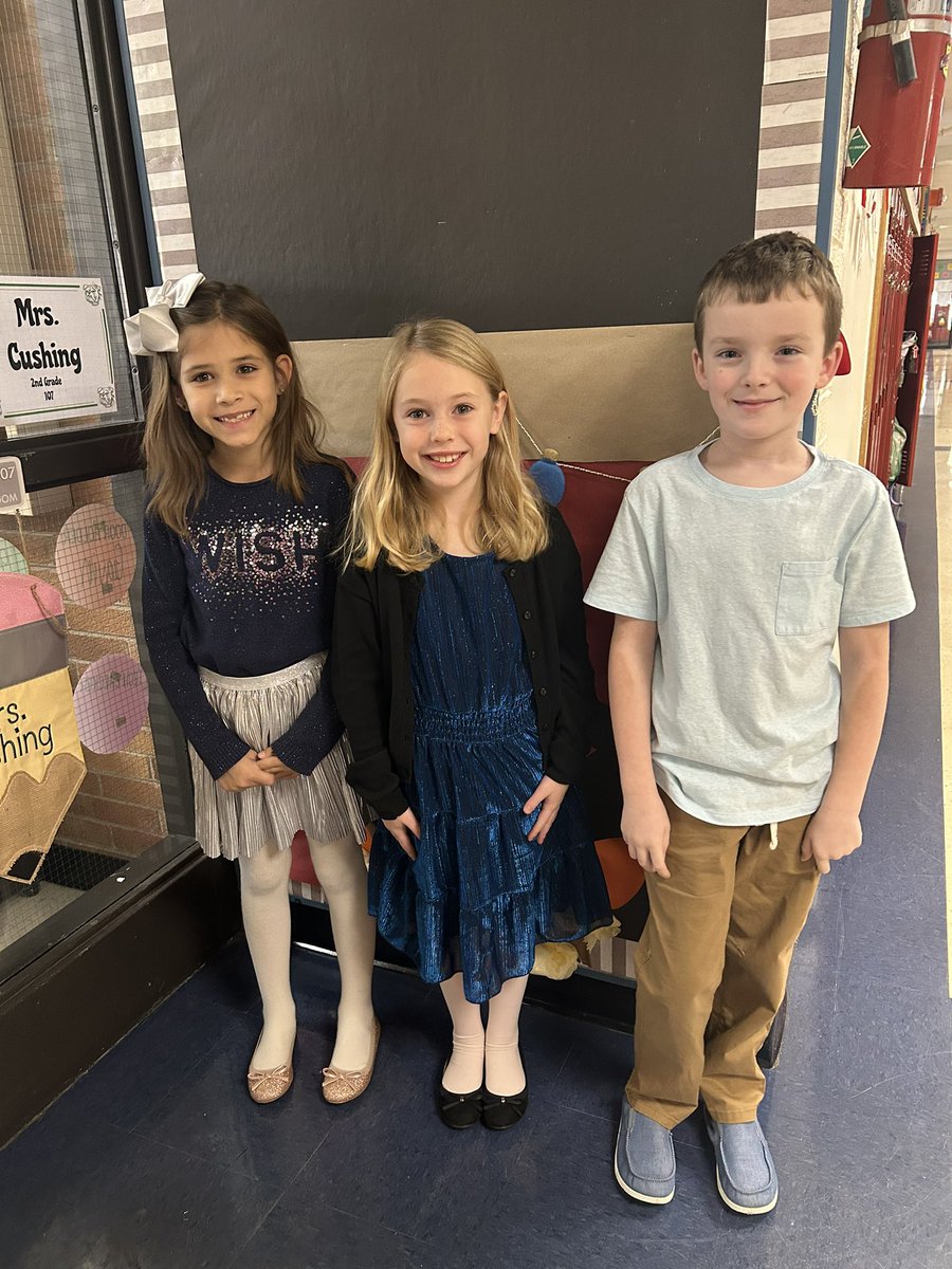 CushingColleen's tweet photo. All dolled up for our winter show! #IBelonginEvergreen #sw2ndgrade @EPSD124 https://t.co/qYcwCrRTcl