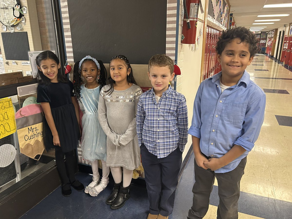 CushingColleen's tweet photo. All dolled up for our winter show! #IBelonginEvergreen #sw2ndgrade @EPSD124 https://t.co/qYcwCrRTcl