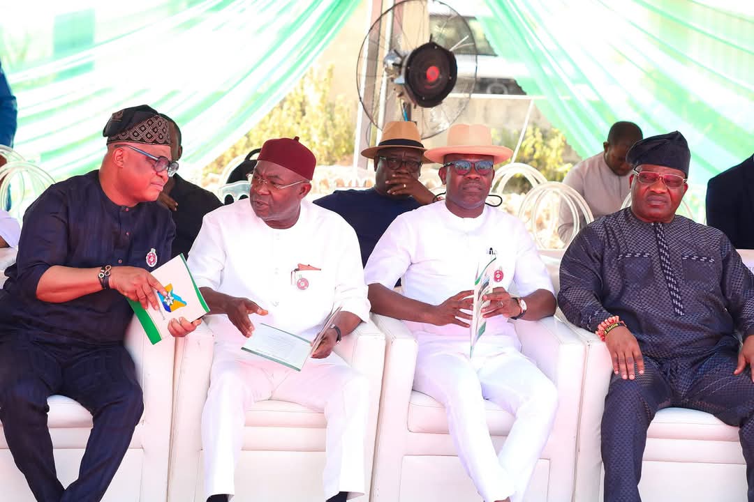 possible1001's tweet photo. The flag Off of construction of Access Roads in Giri District, Abuja performed by Minister of the FCT @GovWike earlier today.
#Wikeisworking https://t.co/nDfvb81QAF