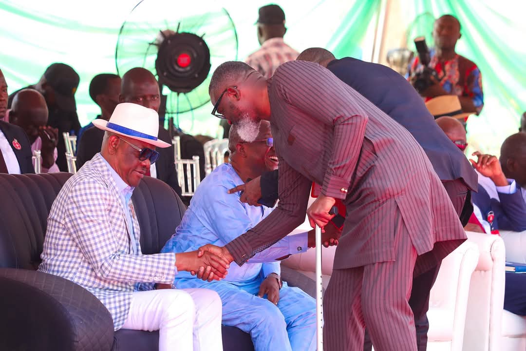 possible1001's tweet photo. The flag Off of construction of Access Roads in Giri District, Abuja performed by Minister of the FCT @GovWike earlier today.
#Wikeisworking https://t.co/nDfvb81QAF