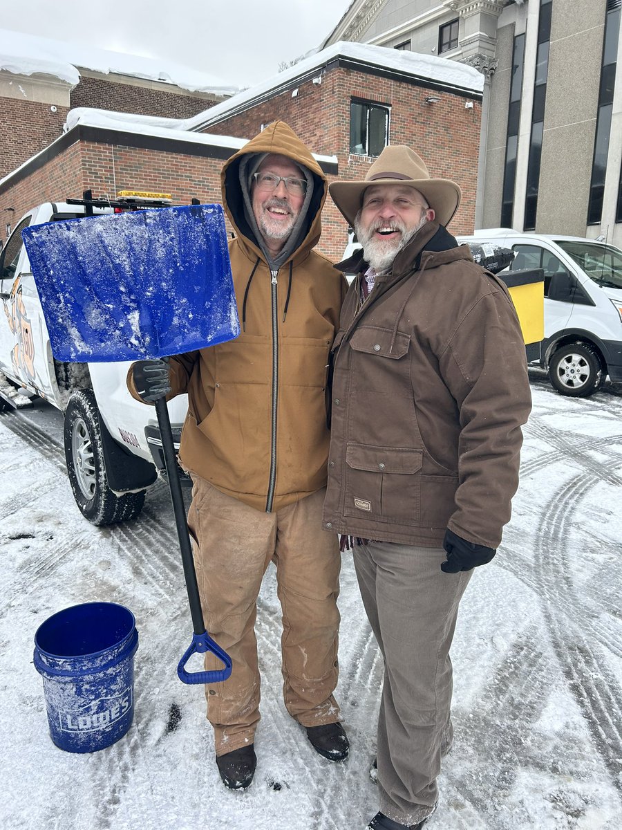 GUPrezIwanenko's tweet photo. I had a wonderful time walking around campus today, checking in with our students, faculty and staff. One of the highlights of my day was meeting Jaden Self, a student from Hawaii, who got to experience snow for the very first time.
Thank you to everyone for all that you do. https://t.co/1DJPsyPL8R