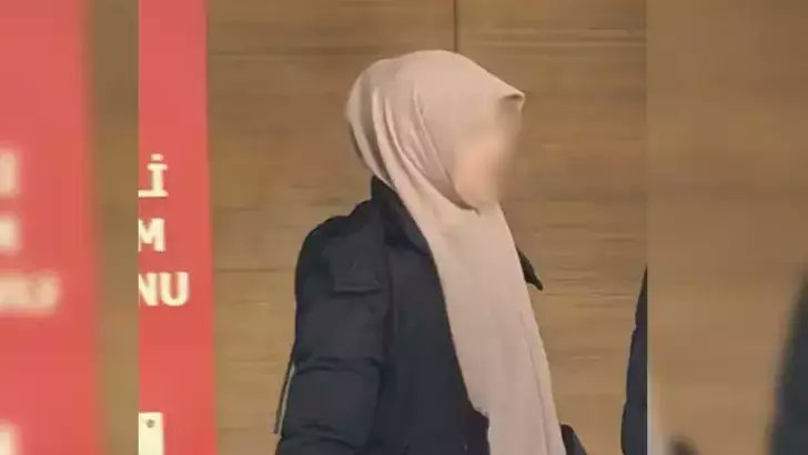 6 yıl 3 ay hapis cezası verilen KHK'lı Kebire D. (36), bugün Bursa İnegöl'de TUTUKLANDI. 

Havuz medyası olayı "Firari Kebire D. evinde yakalandı" diye verdi. Bir kadın hem firari hem evinde nasıl oluyor acaba? İşiniz gücünüz şov. 

#İşteKHKGerçeği <a href="/adalet_bakanlik/">T.C. Adalet Bakanlığı</a>