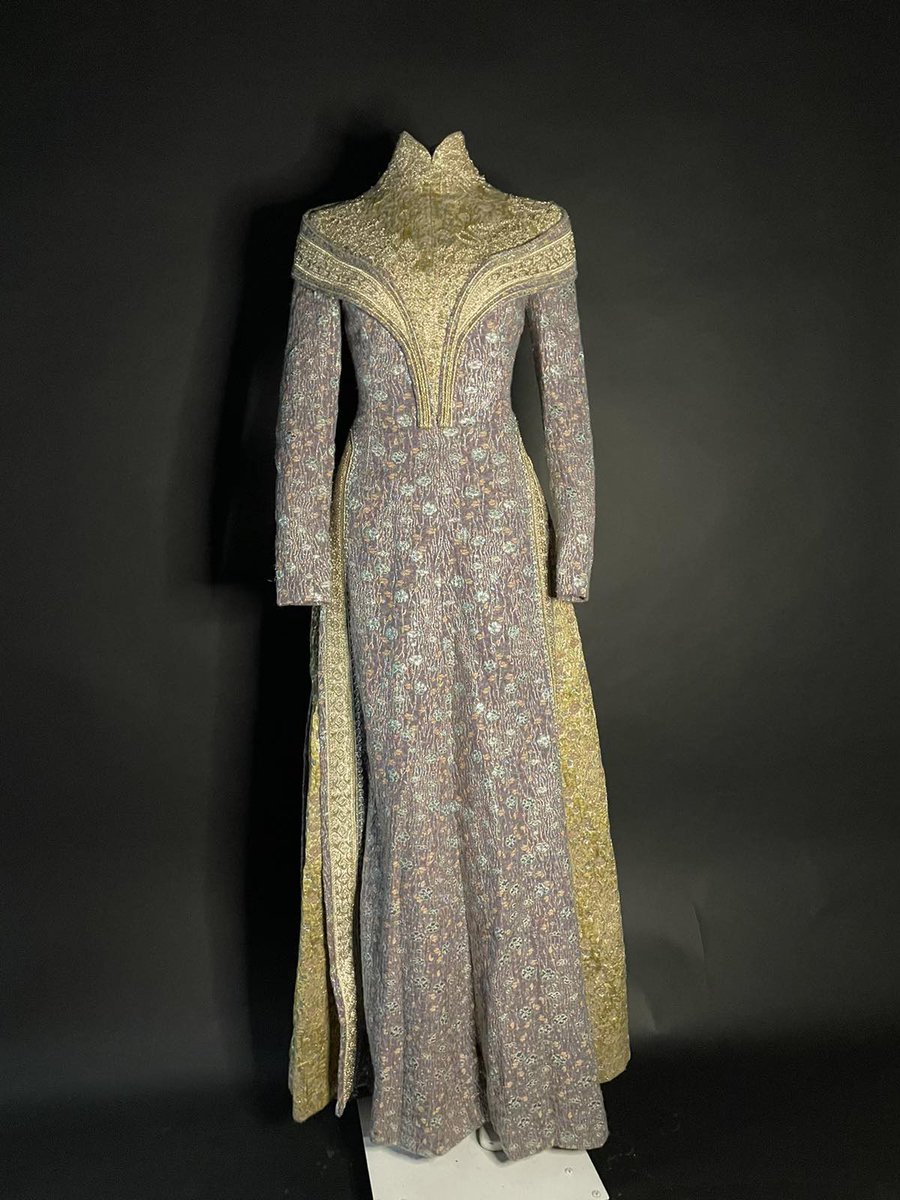 vipfanauctions's tweet photo. The Winter Entertainment Memorabilia Auction Has Now Started! Bid Now!
LOT #310: VIKINGS VALHALLA EMMA OF NORMANDY (LAURA BERLIN) SCREEN WORN QUEEN EMMA DRESS EP 108
#costumedesign #auction #BidNow #screenused #vikingsvalhalla #emmaofnormandy https://t.co/GGWLgJtrMZ
