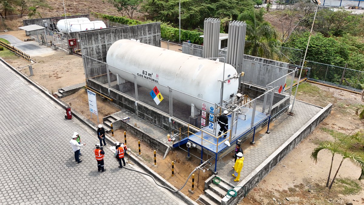 SYCAR_LNG's tweet photo. 🌍 ¡Un paso más hacia la sostenibilidad!

El viernes 29/11/2024, realizamos la primera entrega de GNL en Ecuador a @tecnova_ecuador, en Guayaquil. 

Un hito clave para la transición energética del país. 🚛🌱 https://t.co/1sPS9Wym17