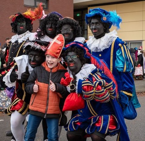 KAFKA_Dev's tweet image. Sinterklaas 2024! KOZP heeft het opgegeven en zwarte Piet is weer bezig aan een opmars! BLIJE kinderen en een traditie in ere hersteld! 

Doe een ❤️ &amp;amp; RT als je dit GEWELDIG vindt!