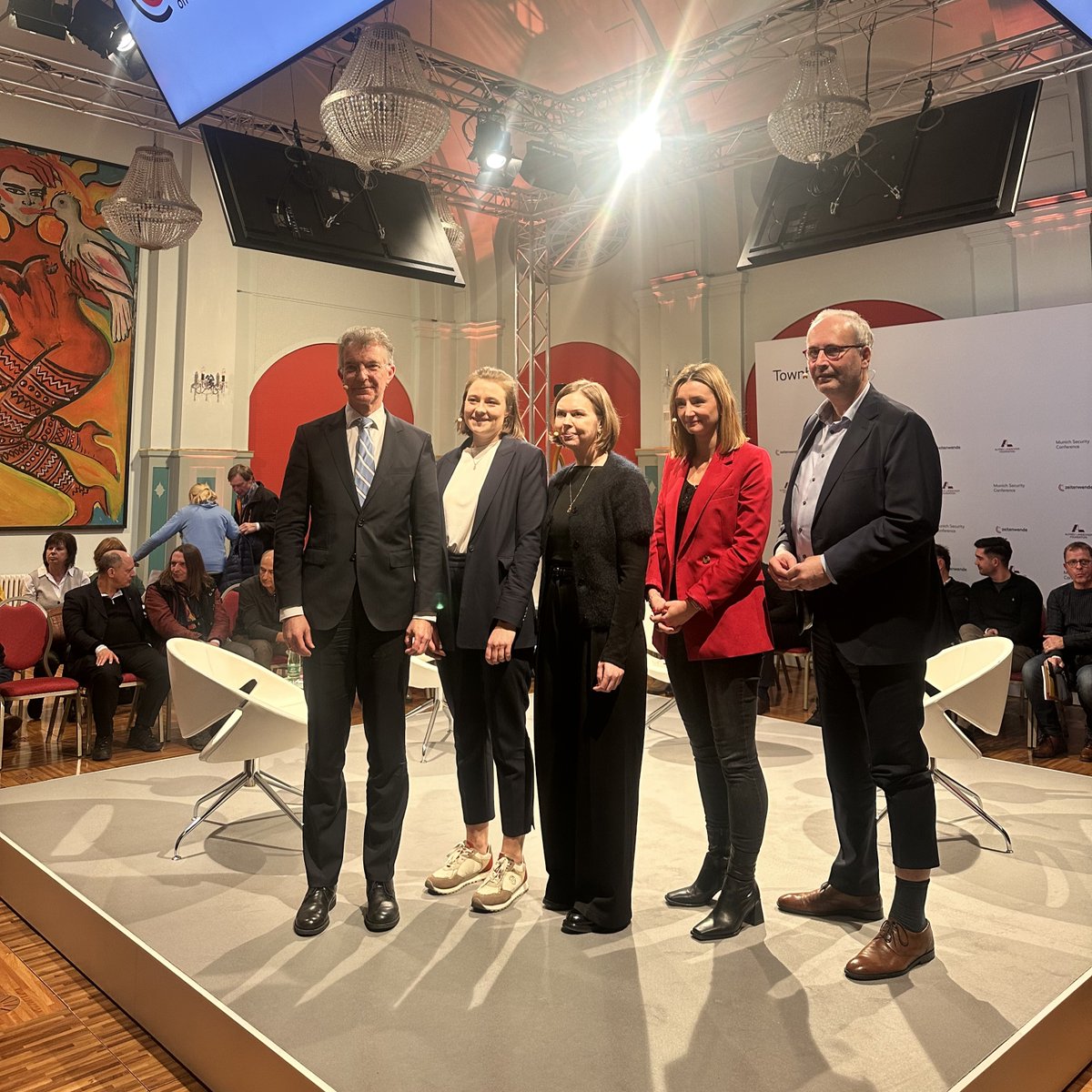Munich Security Conference (@munsecconf) on Twitter photo <a href="/LjudmylaMelnyk/">Ljudmyla Melnyk</a> <a href="/RathMarc/">Marc Rath</a> <a href="/SarahFruehauf/">Sarah Frühauf</a> @MSCheusgen <a href="/LisaMissLittle/">Lisa-Martina Klein</a> <a href="/IEP_Berlin/">Institut für Europäische Politik</a> <a href="/mzwebde/">mz-web.de</a> <a href="/Volksstimme/">Volksstimme</a> <a href="/TableBriefings/">Table.Briefings</a> <a href="/alfredlandecker/">Alfred Landecker Foundation</a> Das war's aus #Naumburg. Die Bürgerinnen und Bürger hatten Redebedarf. Besonders der Krieg in der Ukraine und die Verantwortung Deutschlands beschäftigten die Menschen.
Und die Gespräche gehen weiter. Nächster Halt: #Pforzheim. <a href="/LjudmylaMelnyk/">Ljudmyla Melnyk</a> <a href="/RathMarc/">Marc Rath</a> <a href="/SarahFruehauf/">Sarah Frühauf</a> @MSCheusgen <a href="/LisaMissLittle/">Lisa-Martina Klein</a> <a href="/IEP_Berlin/">Institut für Europäische Politik</a> <a href="/mzwebde/">mz-web.de</a> <a href="/Volksstimme/">Volksstimme</a> <a href="/TableBriefings/">Table.Briefings</a> <a href="/alfredlandecker/">Alfred Landecker Foundation</a> Das war's aus #Naumburg. Die Bürgerinnen und Bürger hatten Redebedarf. Besonders der Krieg in der Ukraine und die Verantwortung Deutschlands beschäftigten die Menschen.
Und die Gespräche gehen weiter. Nächster Halt: #Pforzheim.