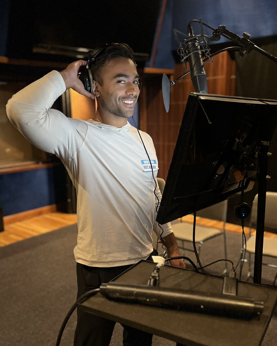 Happy Thursday, everyone! Let's get in the booth today and making it a stellar one! 🎙✨