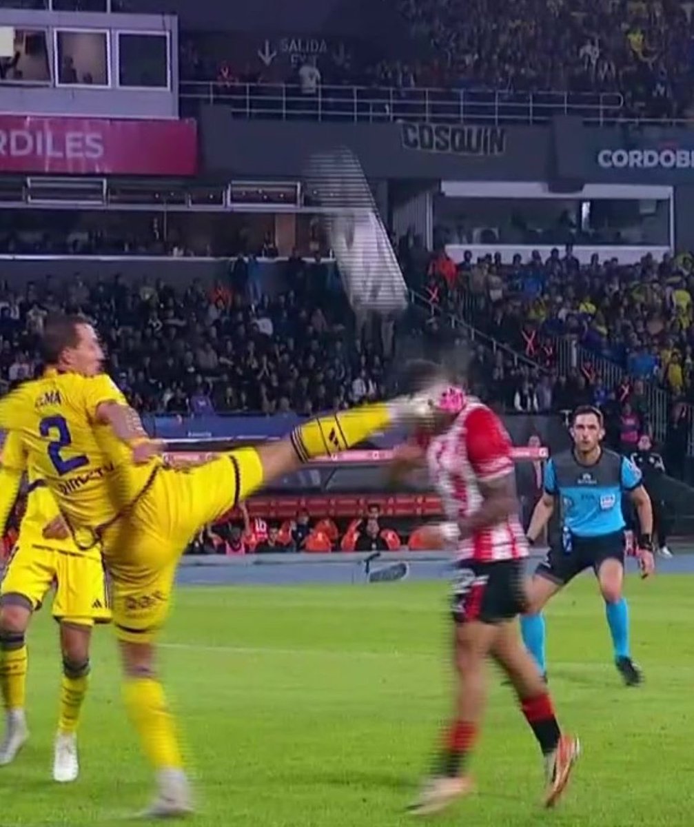 *Harry Kane toca la pelota*

La patada más tranqui de marcos rojo: