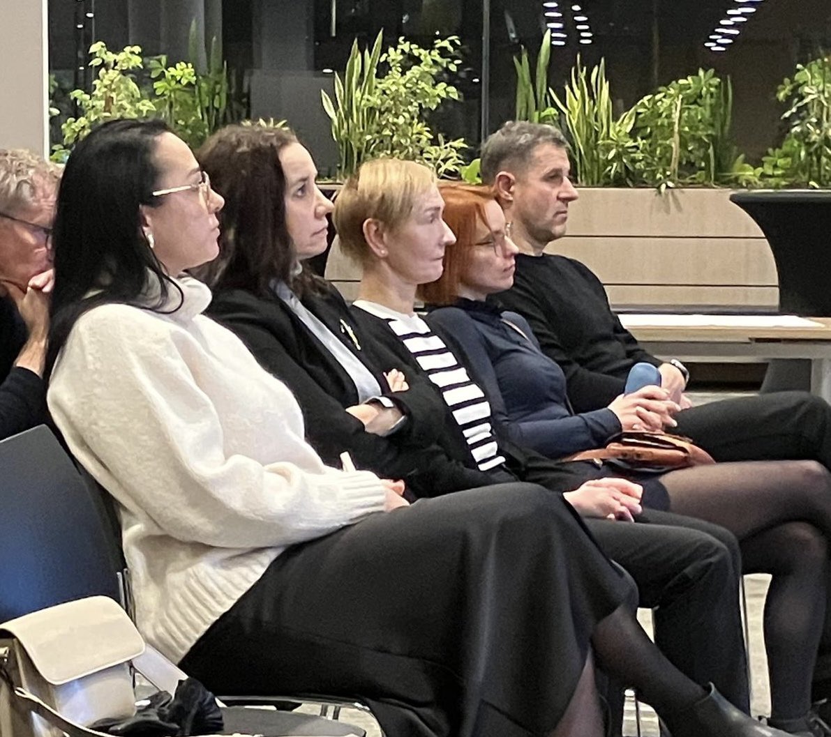 KBurgerDirven's tweet photo. Eindhoven huisvest 1540 Oekraïense🇺🇦 ontheemden. Raadsleden @gem_Eindhoven gingen in gesprek met de Oekraïense gemeenschap. Dank voor uw steun #raad040 @TSR1989 @JorienEindhoven @ITeklenburg @J_Dijsselbloem @studio040 🇳🇱🇺🇦!
Lees @a_dekoning @ED_Eindhoven
👉https://t.co/R6FdNS2vzu https://t.co/MQtKCU4T59